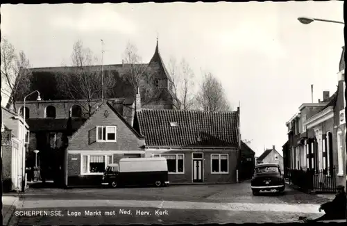 Ak Scherpenisse Zeeland, Lage Markt met Ned. Herv. Kerk