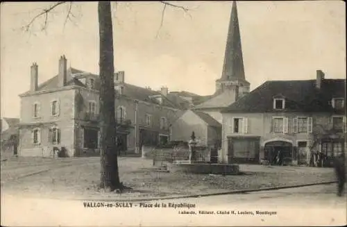 Ak Vallon en Sully Allier, Place de la Republique