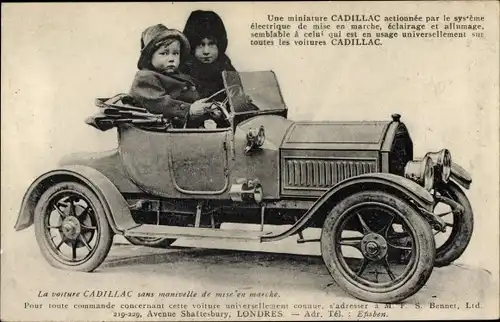 Ak Une miniature Cadillac, Kinder in einem Automobil, voiture sans manivelle de mise en marche