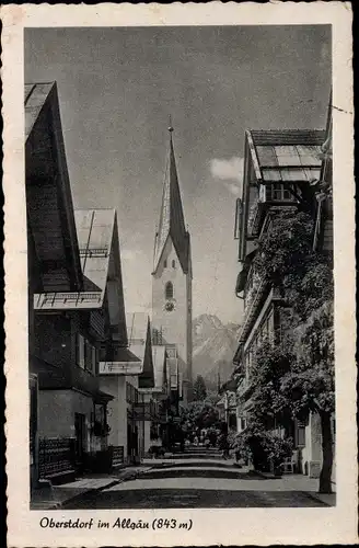 Ak Oberstdorf im Oberallgäu, Straßenpartie, Kirche