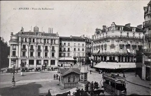 Ak Angers Maine et Loire, Place du Ralliement, Straßenbahn, Hotel St. Julien