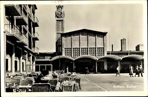 Ak Arnhem, Blick zum Bahnhof, Café