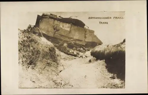 Foto Ak Zerschossener französischer Tank, Panzer, I WK