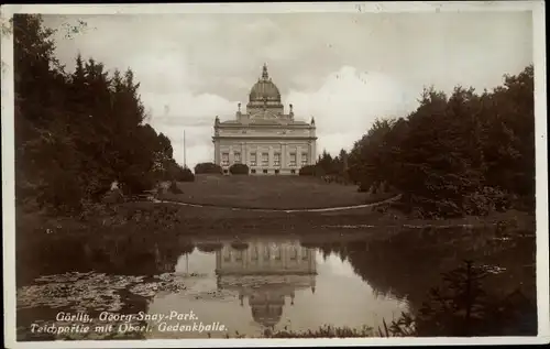 Ak Görlitz in der Lausitz, Georg Snay Park, Teichpartie mit Oberl. Gedenkhalle