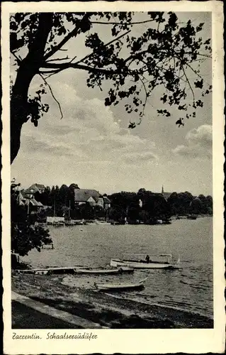 Ak Zarrentin am Schaalsee, Boote am Ufer