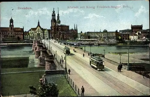 Ak Dresden Altstadt, König Friedrich August Brücke zur Altstadt, Straßenbahnen