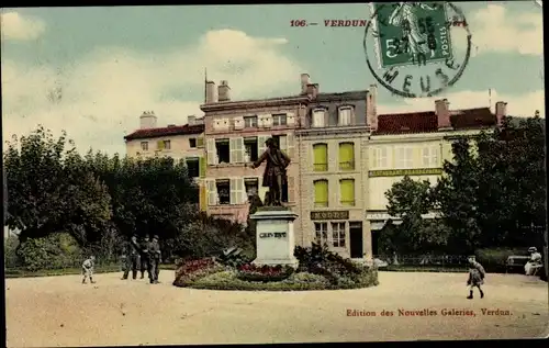 Ak Verdun Meuse, Place Chevert, Statue, Restaurant