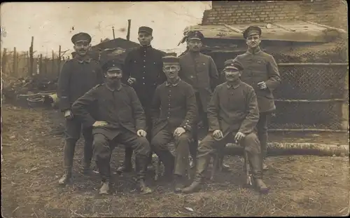 Foto Ak Gruppenbild deutscher Soldaten in Uniform