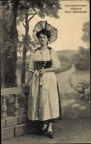 Ak Schweizer Sängerin Rosa Ballamann, Portrait in Tracht