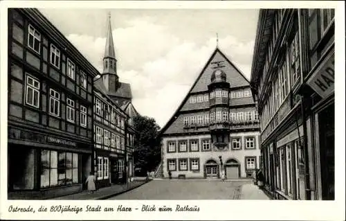 Ak Osterode am Harz, Straßenpartie mit Blick zum Rathaus