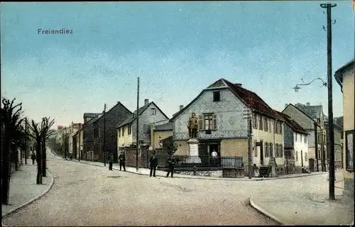 Ak Freiendiez Diez an der Lahn, Denkmal, Straßenpartie