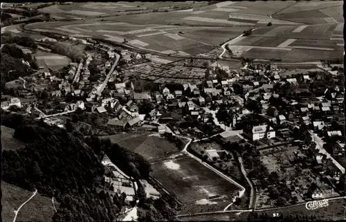 Ak Siedlinghausen Winterberg im Sauerland, Fliegeraufnahme vom Ort