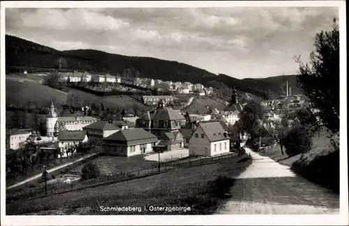Ak Schmiedeberg Osterzgebirge, Blick auf den Ort