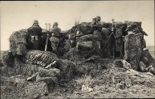 Ak Aux manoeuvres, Poste d'observation d'Artillerie, französische Soldaten mit Scherenfernrohr, 1940