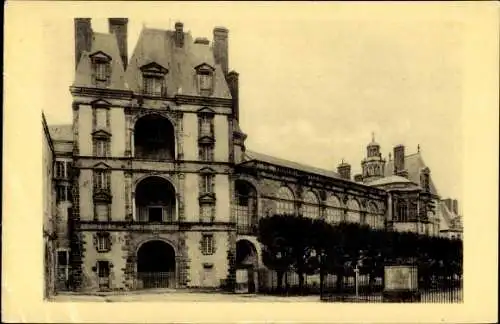 Ak Fontainebleau Seine et Marne, Château , la Porte Dorée
