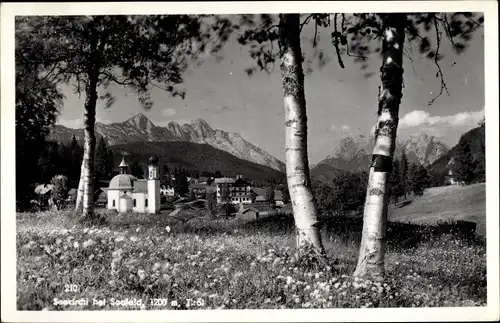 Ak Seefeld in Tirol, Blick auf den Ort, Bäume, Seekirchl