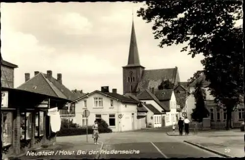 Ak Neustadt in Holstein, Partie bei der Friedenseiche, Kirche