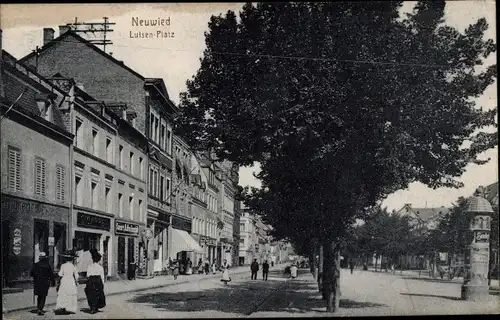 Ak Neuwied in Rheinland Pfalz, Luisenplatz, Straßenpartie