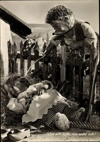 Ak Mecki der Igel, Was sich liebt, das neckt sich, schlafende Igelin