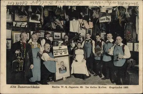 Ak Berlin Mitte, Gruppenfoto aus der alten Bauernschänke Im tiefen Keller