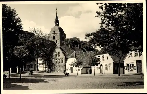 Foto Ak Burg auf der Insel Fehmarn, Straßenpartie