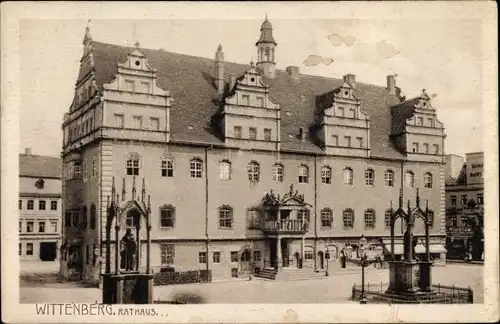 Ak Lutherstadt Wittenberg, Rathaus, Denkmal Luther und Melanchton