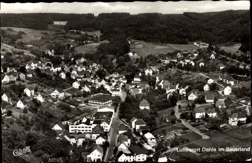 Ak Dahle Altena im Sauerland, Gesamtansicht, Fliegeraufnahme