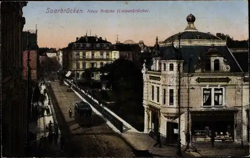 Ak Saarbrücken im Saarland, neue Brücke, Luisenbrücke, Straßenbahn, Straßenpartie