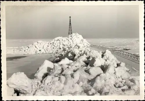 Foto Ak Ostseebad Warnemünde Rostock, Winter, Mole im Schnee