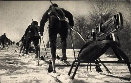 Ak Mitrailleuse sur traineau, Französ. Soldaten auf Skiern, Maschinengewehr auf Schlittenkufen 1940