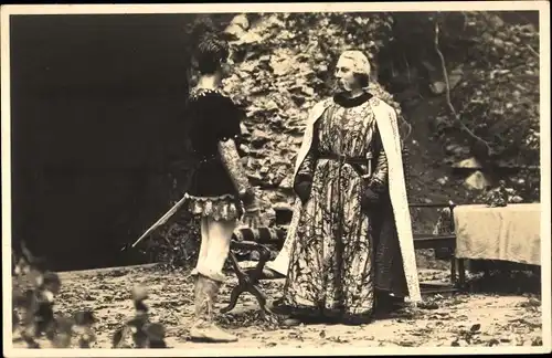 Foto Ak Genève Genf Stadt ?, Schauspieler bei einer Aufführung, Theaterszene