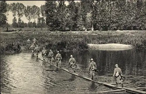 Ak Passerelle legere d'Infanterie, französische Soldaten