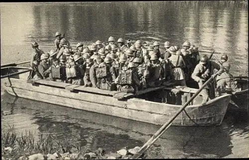 Ak Passerelle, französische Soldaten, Schiffbrücke