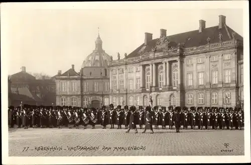 Ak København Kopenhagen Dänemark, Amalienborg Slot, Vagtparaden