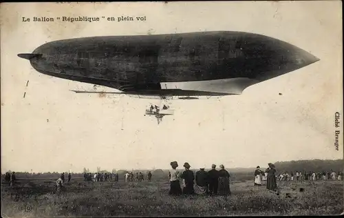 Ak Le Ballon Dirigéable République en plein vol, Zeppelin, Französisches Luftschiff