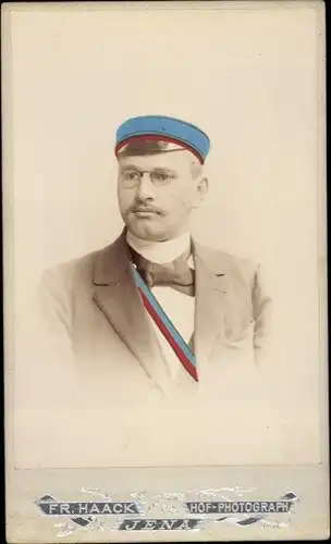 CdV Student mit Zwicker, F. Pohle, Portrait, Jena, 1898