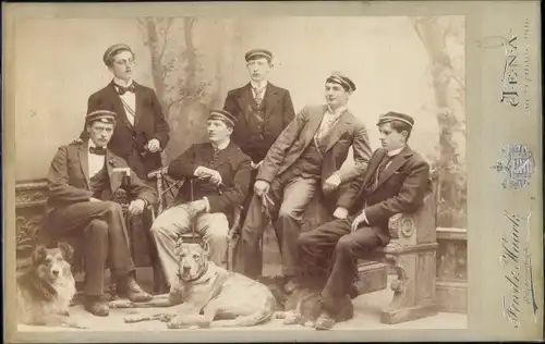 Kabinettfoto Studenten mit Hunden, Collie, Dogge, Gruppenbild, Jena