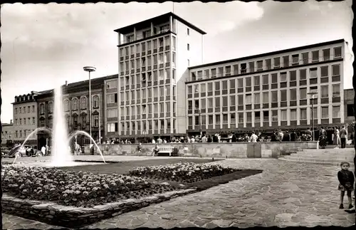 Ak Bad Homburg vor der Höhe Hessen, Louisenbau, Anlagen mit Springbrunnen