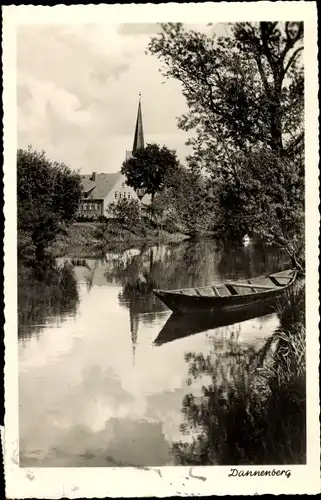 Ak Dannenberg an der Elbe, Blick vom Ufer zum Ort, Boot