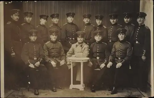 Foto Ak Hagen in Westfalen, Gruppenportrait deutscher Soldaten in Uniform