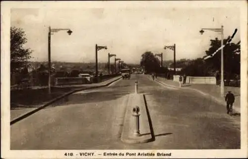 Ak Vichy Allier, Entree du Pont Aristide Briand