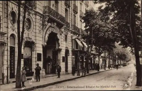 Ak Vichy Allier, International Hotel, Rue Marechal Foch