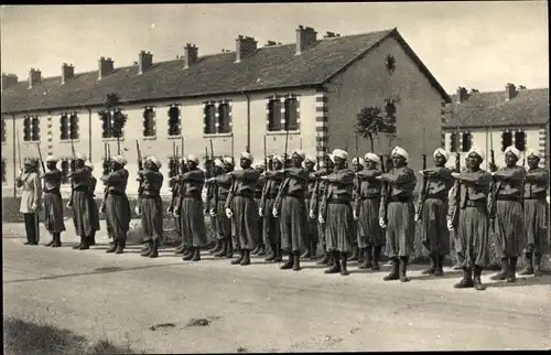 Ak Frankreich, Kolonialkrieger, Tirailleurs Marocains, Marokkaner