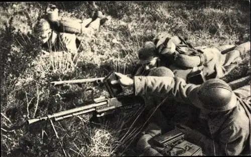 Ak Fusil mitrailleur en action, französische Soldaten mit Geschütz