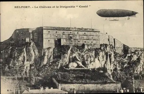 Ak Belfort Territoire de Belfort, Le Chateau et le Dirigeable Conte, französisches Luftschiff