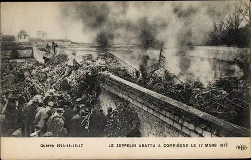 Ak Compiègne Oise, Le Zeppelin abattu a Compiegne le Mars 1917, I WK