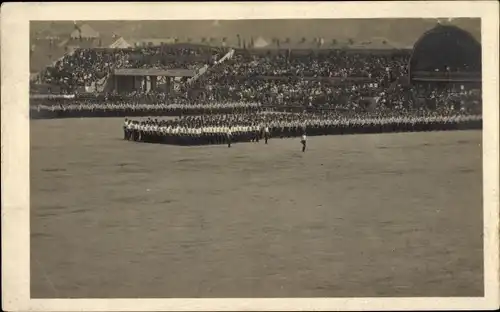 Foto Ak Brno Brünn Südmähren, Soldaten, Parade, Zuschauer