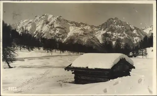 Ak Seefeld in Tirol, Blick auf den Ort, Hütte, Berge