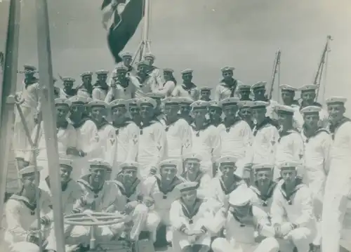 Foto Deutsche Seeleute in Uniform, Kaiserliche Marine