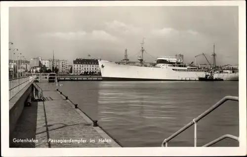 Ak Gdynia Gotenhafen Pommern, Passagierdampfer im Hafen